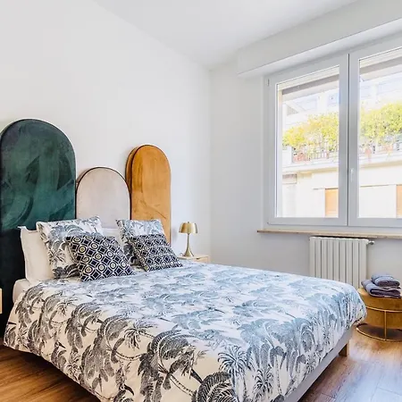 招待所 The Novels 巴里